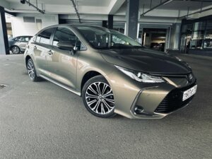 Toyota Corolla 2019 1.6 CVT (122 л.с.) Престиж c пробегом - фото 1