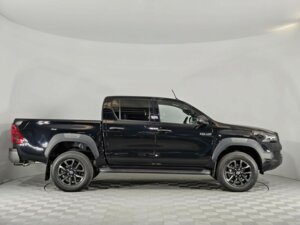 Новый Toyota Hilux 2022 2.8d AT (200 л.с.) 4WD Black Onyx  - фото 4