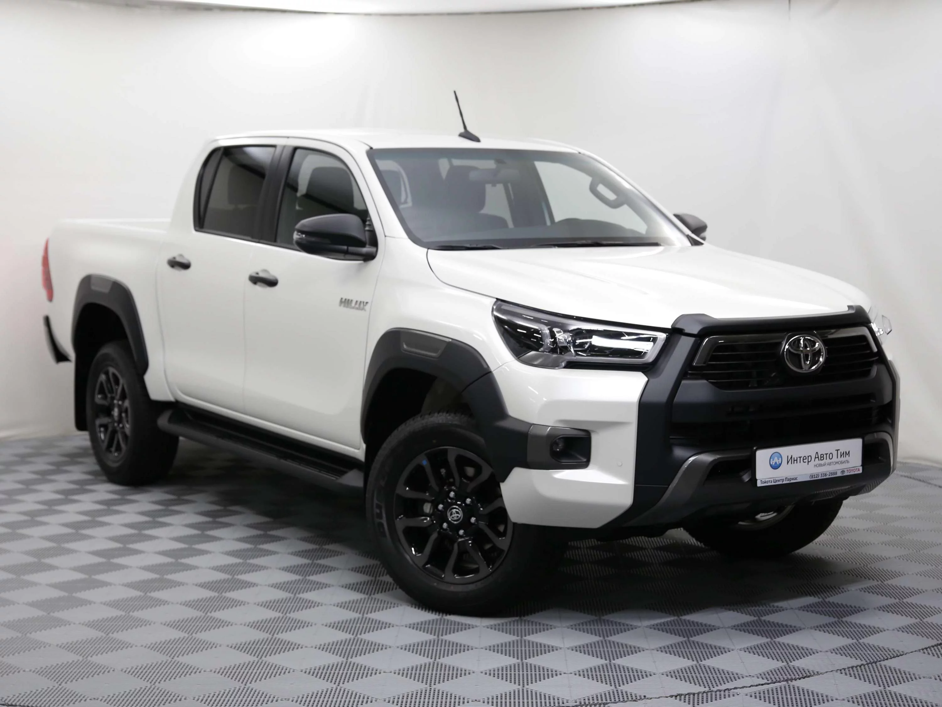 Toyota Hilux 2.8d AT (200 л.с.) 4WD, VIII поколение Рестайлинг, Белый  (продано) – заказ №92638