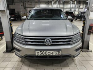 Volkswagen Tiguan 2017 2.0 AMT (220 л.с.) 4WD Highline c пробегом - фото 2