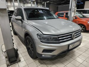 Volkswagen Tiguan 2017 2.0 AMT (220 л.с.) 4WD Highline c пробегом - фото 3