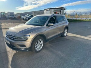 Volkswagen Tiguan 2018 2.0 AMT (180 л.с.) 4WD Highline c пробегом - фото 1