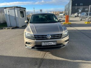 Volkswagen Tiguan 2018 2.0 AMT (180 л.с.) 4WD Highline c пробегом - фото 3