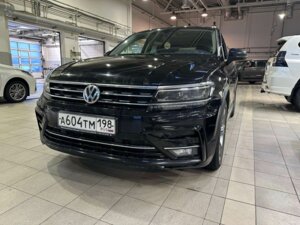 Volkswagen Tiguan 2018 2.0 AMT (180 л.с.) 4WD Sportline c пробегом - фото 2