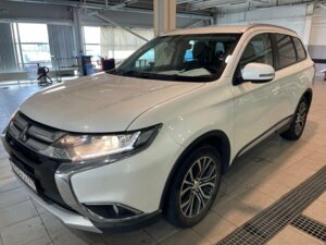 Mitsubishi Outlander 2018 2.4 CVT (167 л.с.) 4WD Instyle c пробегом - фото 1