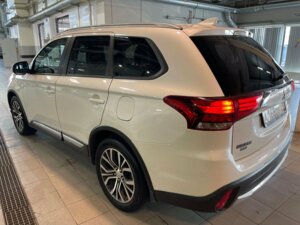 Mitsubishi Outlander 2018 2.4 CVT (167 л.с.) 4WD Instyle c пробегом - фото 4