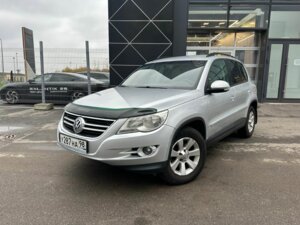 Volkswagen Tiguan 2010 2.0 AT (170 л.с.) 4WD Track&Field c пробегом - фото 1