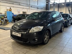Toyota Auris 2011 1.6 AT (124 л.с.) Комфорт Плюс c пробегом - фото 2