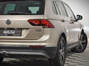 Volkswagen Tiguan 2017 2.0 AMT (180 л.с.) 4WD Highline c пробегом - фото 3