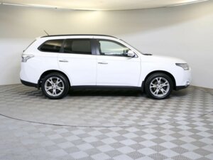 Mitsubishi Outlander 2014 2.4 CVT (167 л.с.) 4WD Instyle c пробегом - фото 4