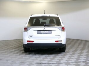 Mitsubishi Outlander 2014 2.4 CVT (167 л.с.) 4WD Instyle c пробегом - фото 6