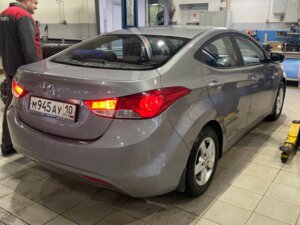 Hyundai Elantra 2012 1.6 MT (132 л.с.) Comfort c пробегом - фото 3