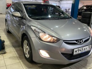 Hyundai Elantra 2012 1.6 MT (132 л.с.) Comfort c пробегом - фото 2