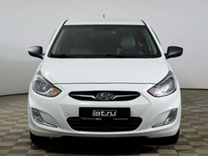 Hyundai Solaris 2013 1.6 AT (123 л.с.) Family c пробегом - фото 2