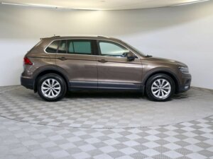 Volkswagen Tiguan 2017 2.0 AMT (180 л.с.) 4WD Comfortline c пробегом - фото 4