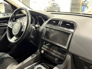 Jaguar F-Pace 2020 2.0d AT (180 л.с.) 4WD Prestige c пробегом - фото 3