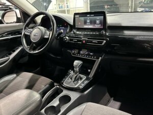 Kia Seltos 2020 2.0 CVT (149 л.с.) Luxe c пробегом - фото 3