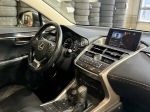 Lexus NX 2015 200 2.0 CVT (150 л.с.) 4WD Luxury c пробегом - фото 3