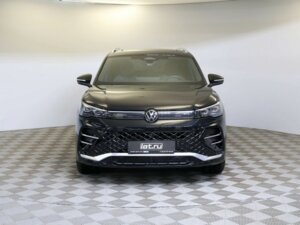 Volkswagen Tiguan 2024 L Pro 2.0 AMT (220 л.с.) 4WD R-Line Premium c пробегом - фото 2