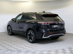 Volkswagen Tiguan 2024 L Pro 2.0 AMT (220 л.с.) 4WD R-Line Premium c пробегом - фото 7