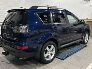 Mitsubishi Outlander 2011 2.4 CVT (170 л.с.) 4WD Instyle c пробегом - фото 2