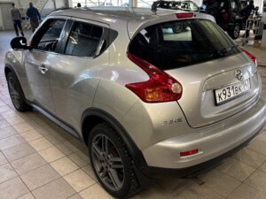 Nissan Juke 2012 1.6 CVT (117 л.с.)  c пробегом - фото 4