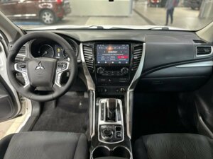 Mitsubishi Pajero Sport 2018 2.4d AT (181 л.с.) 4WD Instyle c пробегом - фото 5