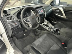 Mitsubishi Pajero Sport 2018 2.4d AT (181 л.с.) 4WD Instyle c пробегом - фото 6