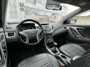 Hyundai Elantra 2015 1.6 MT (132 л.с.) Base c пробегом - фото 3