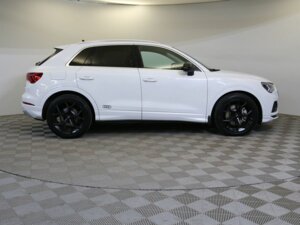 Audi Q3 2021 40 TFSI 2.0 AMT (180 л.с.) 4WD Design 40 TFSI quattro S tronic c пробегом - фото 4