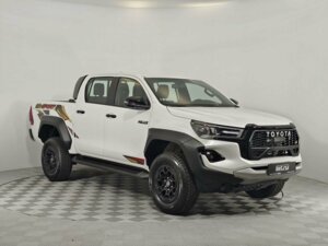 Toyota Hilux 2024 2.8d AT (204 л.с.) 4WD GR Sport c пробегом - фото 2