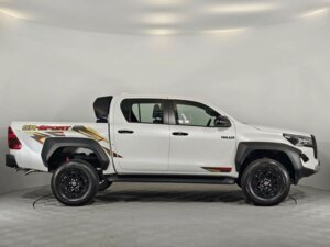 Toyota Hilux 2024 2.8d AT (204 л.с.) 4WD GR Sport c пробегом - фото 3