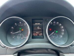 Skoda Yeti 2011 1.2 AMT (105 л.с.) Elegance c пробегом - фото 8