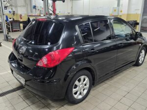 Nissan Tiida 2010 1.6 AT (110 л.с.) Tekna c пробегом - фото 3