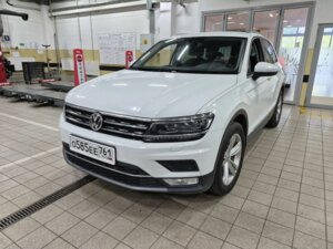 Volkswagen Tiguan 2017 1.4 AMT (150 л.с.) Highline c пробегом - фото 2
