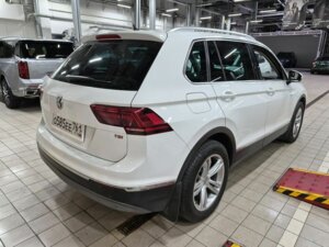 Volkswagen Tiguan 2017 1.4 AMT (150 л.с.) Highline c пробегом - фото 3