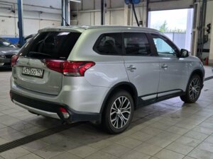 Mitsubishi Outlander 2016 2.4 CVT (167 л.с.) 4WD Ultimate c пробегом - фото 2