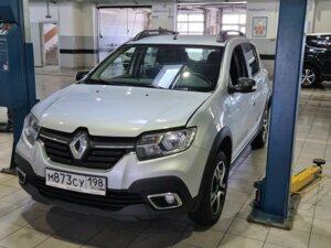 Renault Sandero 2018 Stepway 1.6 CVT (113 л.с.) Stepway Life City c пробегом - фото 3