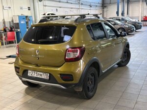 Renault Sandero 2015 Stepway 1.6 AT (102 л.с.) Privilege c пробегом - фото 2