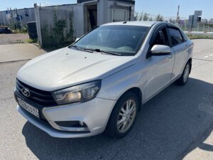 Lada (ВАЗ) Vesta 2017 1.6 AMT (106 л.с.) Luxe Multimedia (2016-2018) c пробегом - фото 1