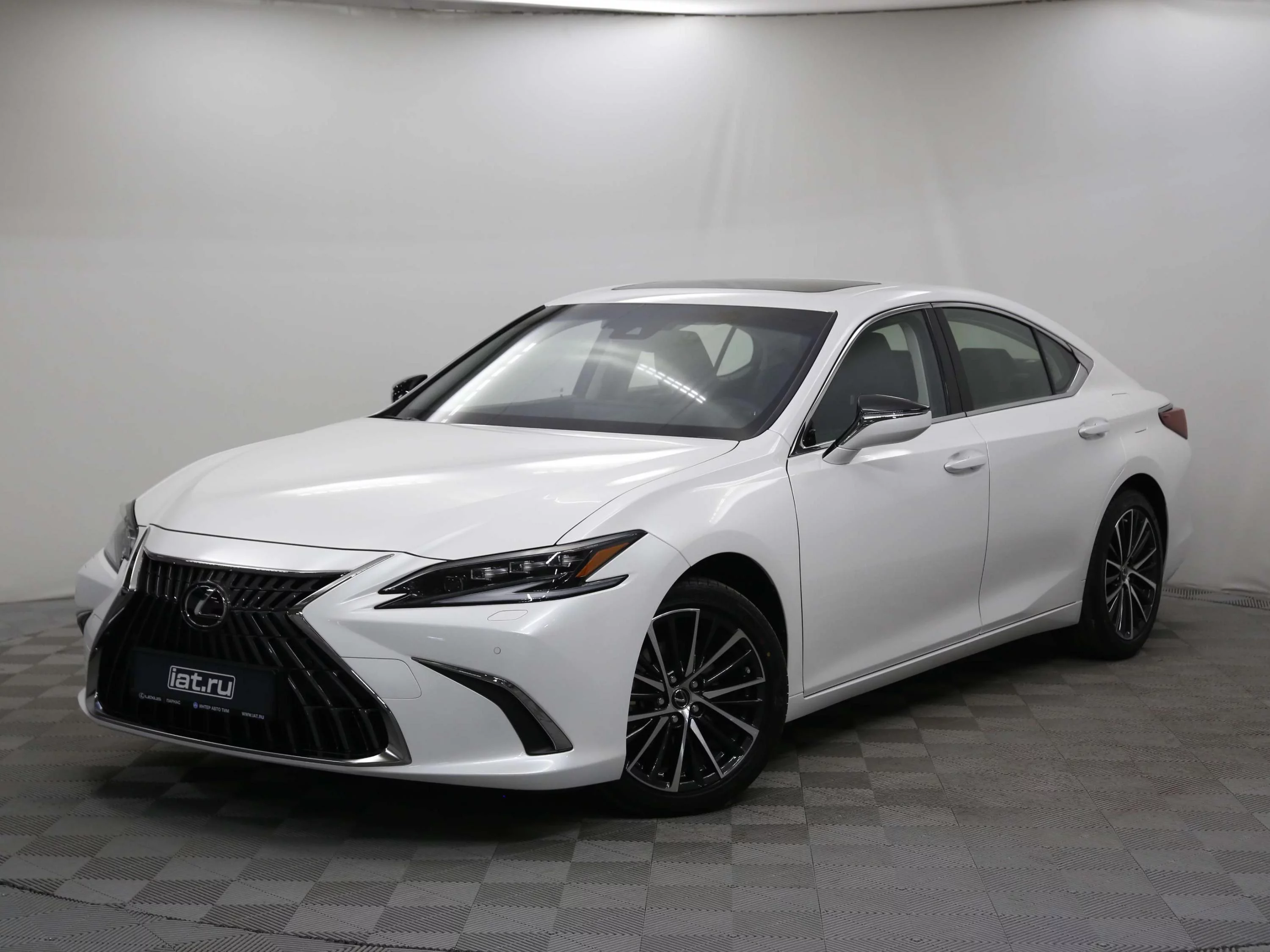 Lexus ES 250 2.5 AT (200 л.с.), 2021, VII поколение Рестайлинг, Белый  (продано) – заказ №112682