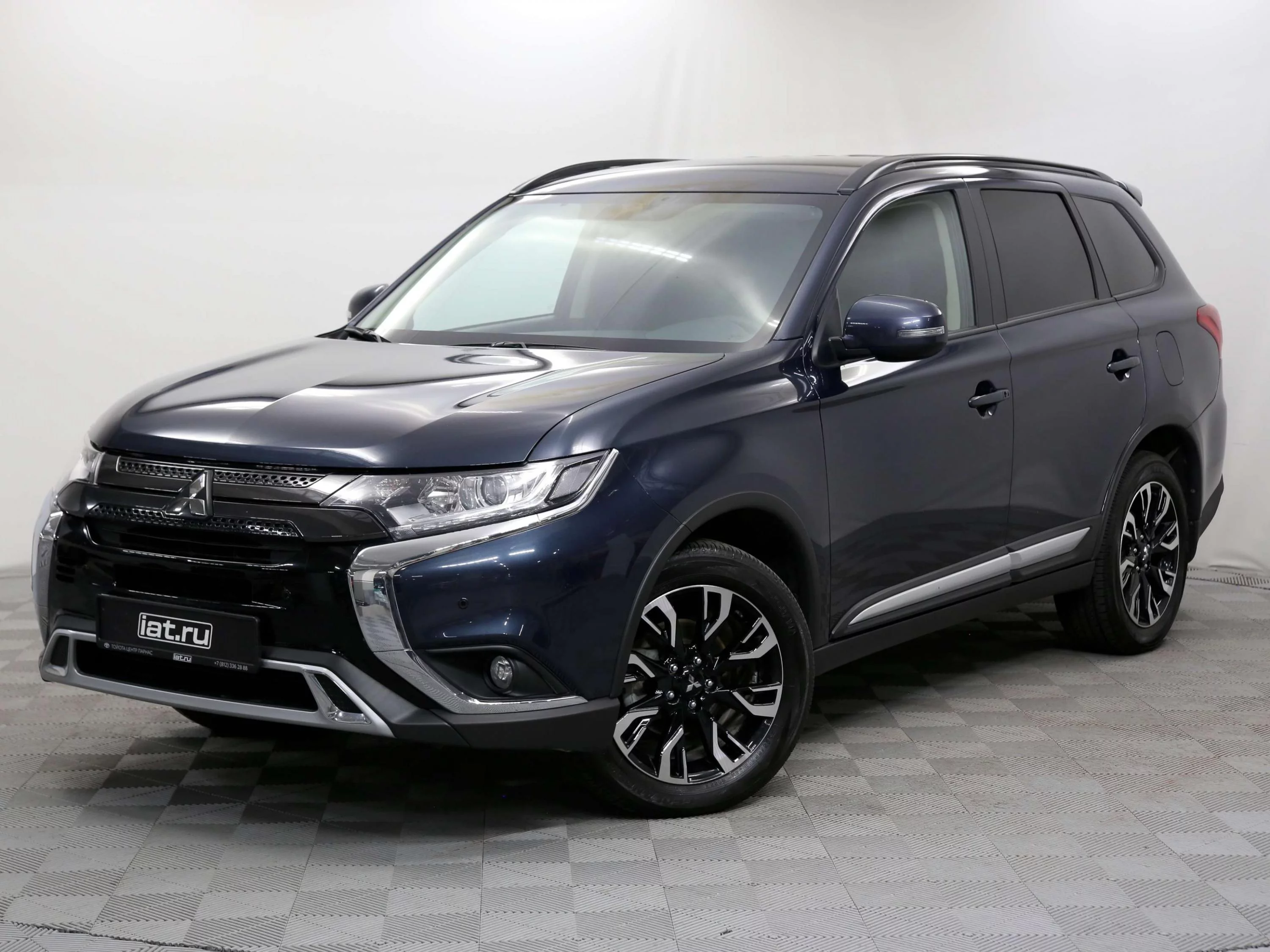 Outlander 4wd. Mitsubishi Outlander intense+. Toyota Outlander 2021. Аутлендер Митсубиси 2021 масса машины. Тойота 2021 года.