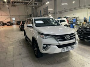 Toyota Fortuner 2018 2.7 AT (166 л.с.) 4WD Комфорт c пробегом - фото 1