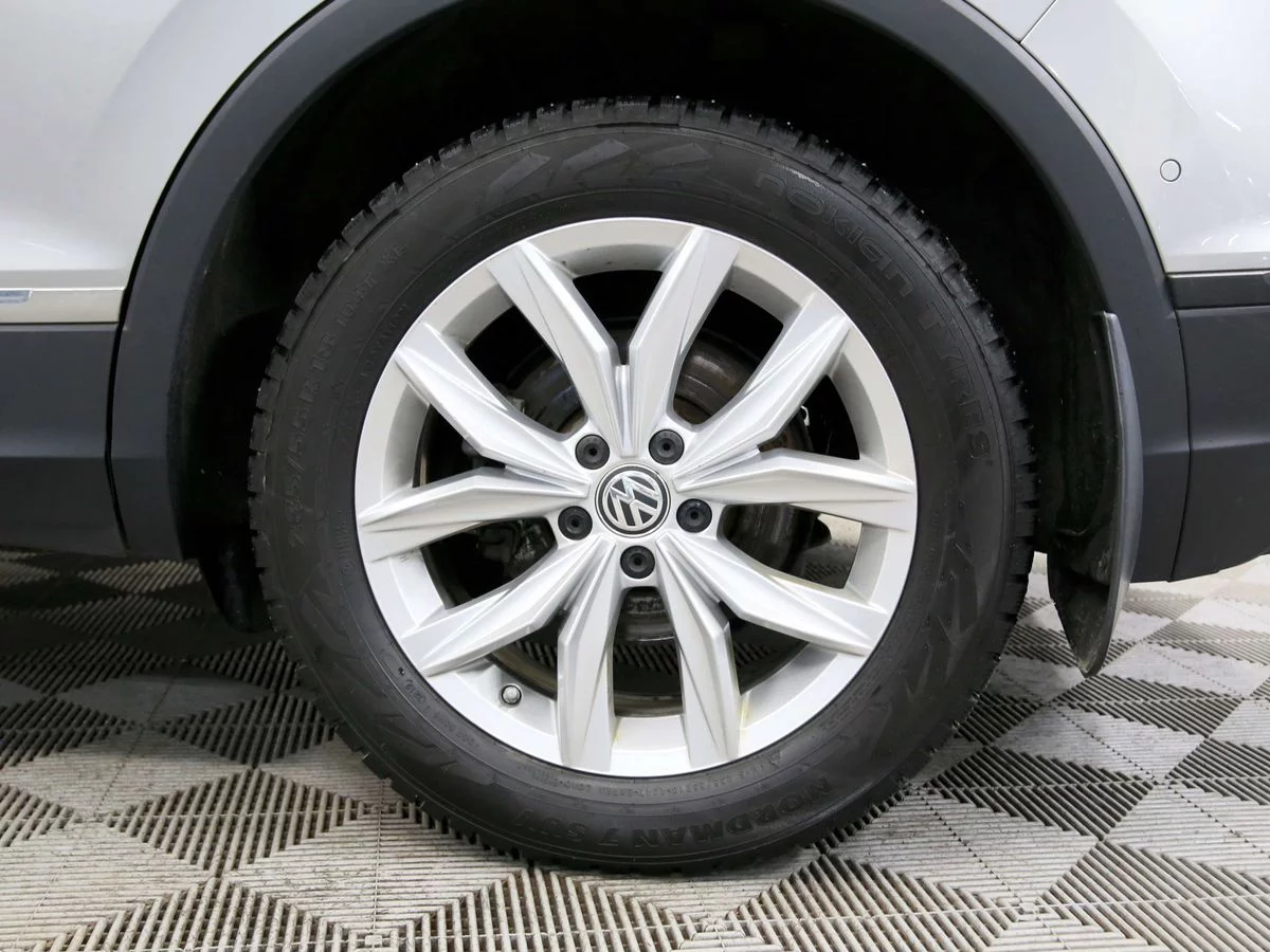 Volkswagen Tiguan 2019 1.4 AMT (150 л.с.) 4WD Exclusive c пробегом - фото 10